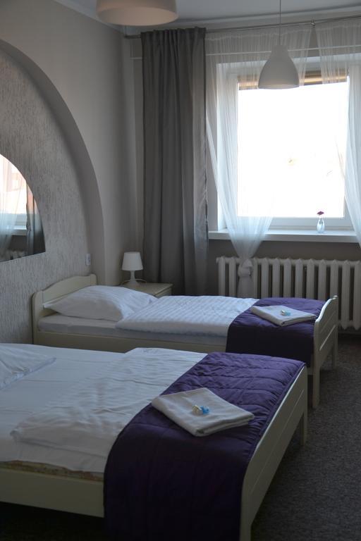 Hotel Pod Debem Zielona Gora  Exterior photo
